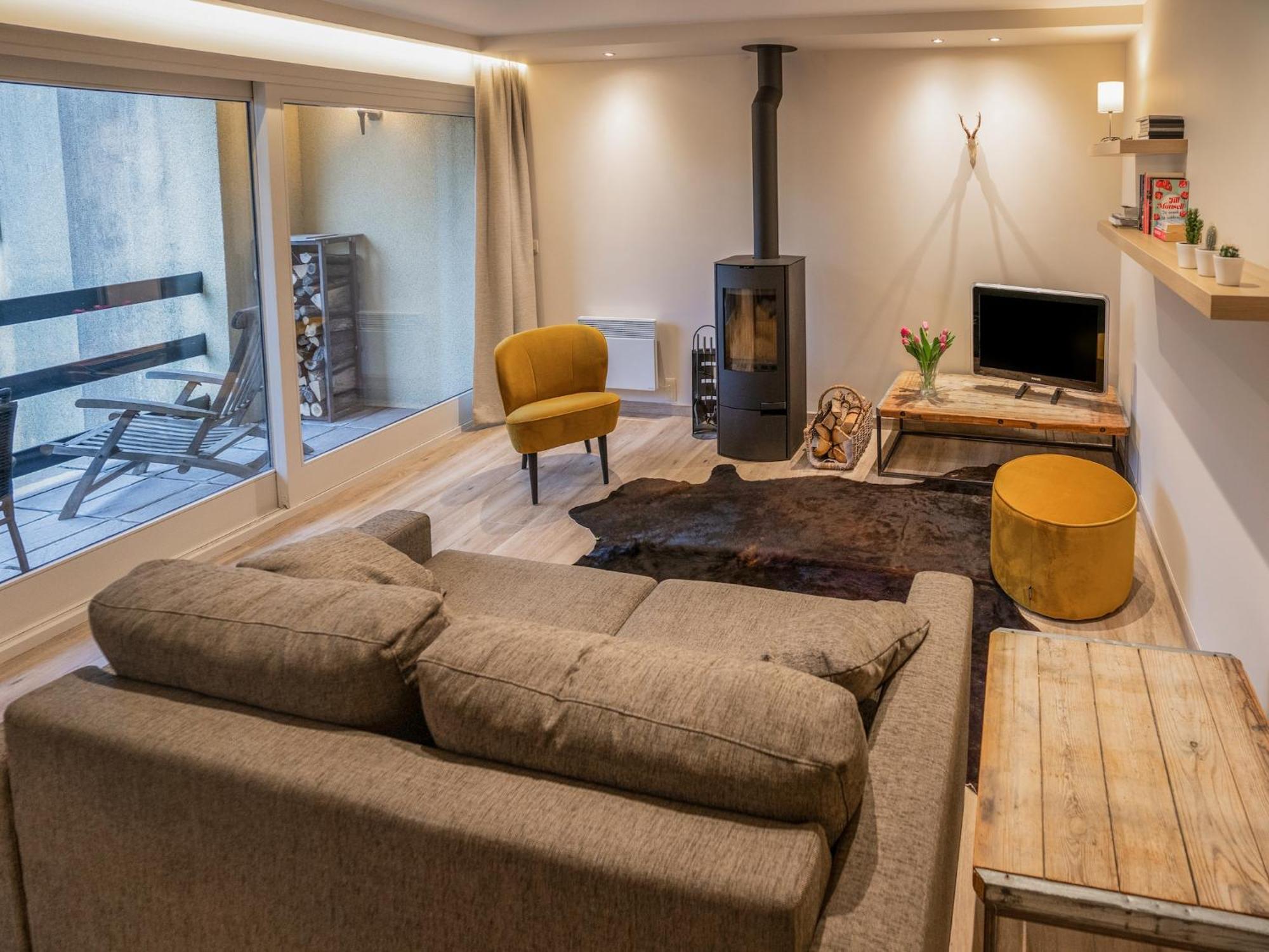 Alluring Holiday Home In Gros Fays With Garden Buitenkant foto